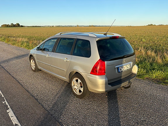 Peugeot 307 SW 2 of 6