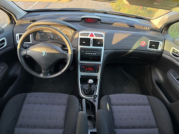 Peugeot 307 SW 5 of 6