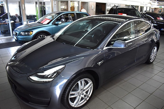 Tesla Model 3 4 of 18