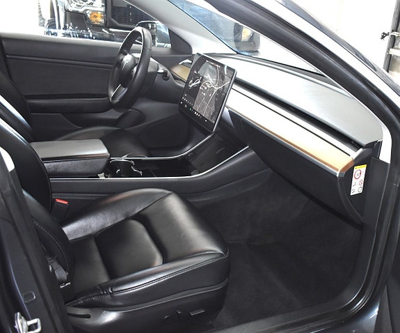 Tesla Model 3 6 of 18