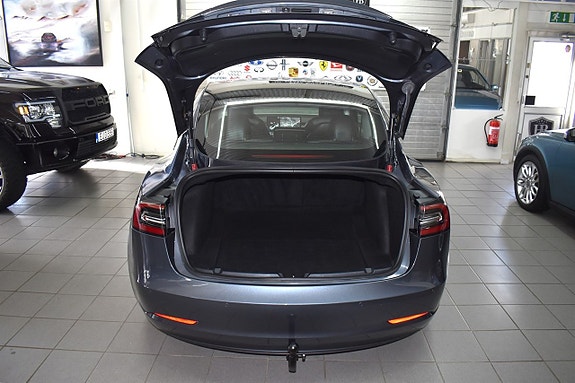 Tesla Model 3 18 of 18
