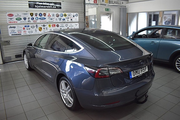 Tesla Model 3 3 of 18