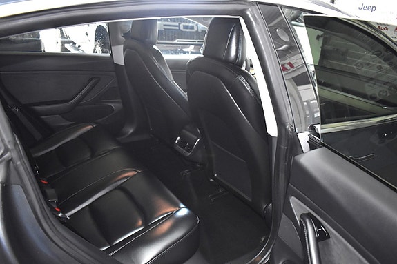 Tesla Model 3 7 of 18