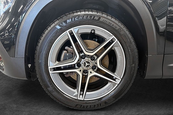 Mercedes-Benz GLB200 2 of 18