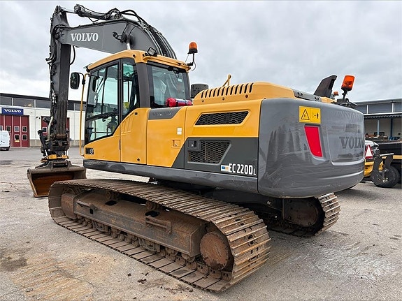Volvo EC220DL 2 of 9