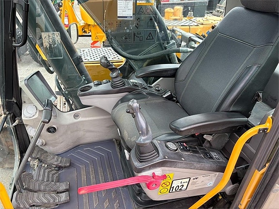 Volvo EC220DL 7 of 9