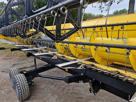 New Holland CR 8.80 5 of 6
