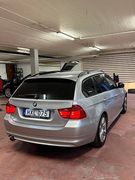 BMW 320i 3 of 6