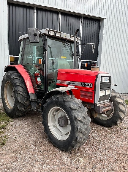 Massey Ferguson 6140 2 of 3