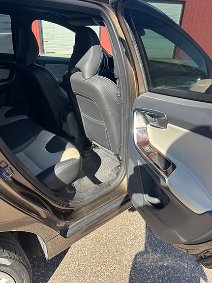 Volvo XC60 8 of 13