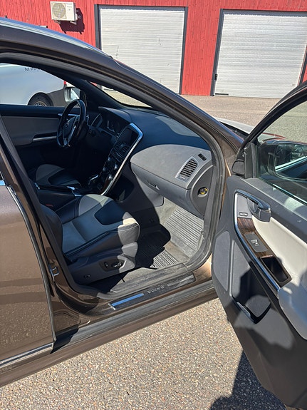 Volvo XC60 9 of 13
