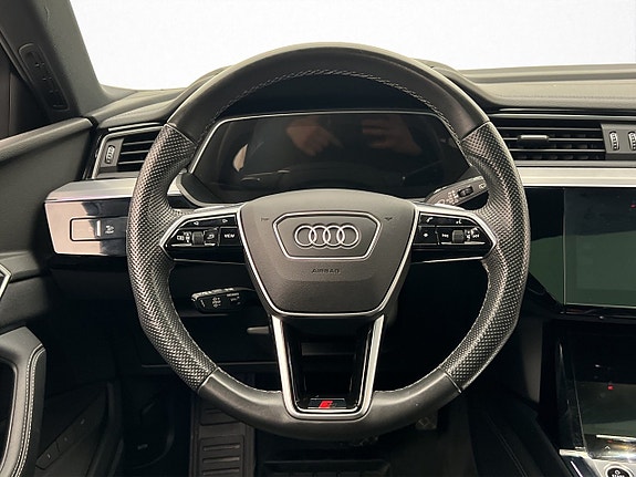 Audi e-tron 16 of 30