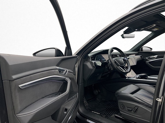 Audi e-tron 14 of 30