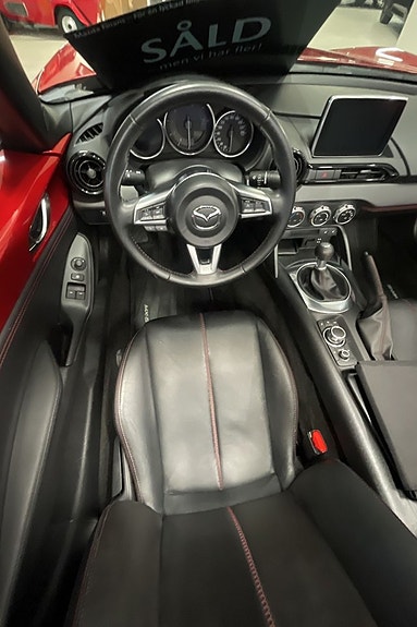 Mazda MX-5 5 of 6
