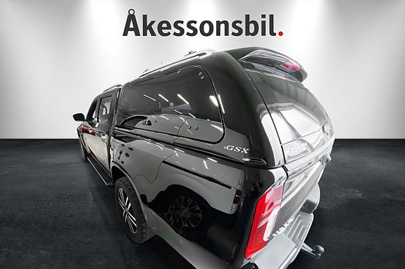 Mercedes-Benz X-Klass 2 of 8