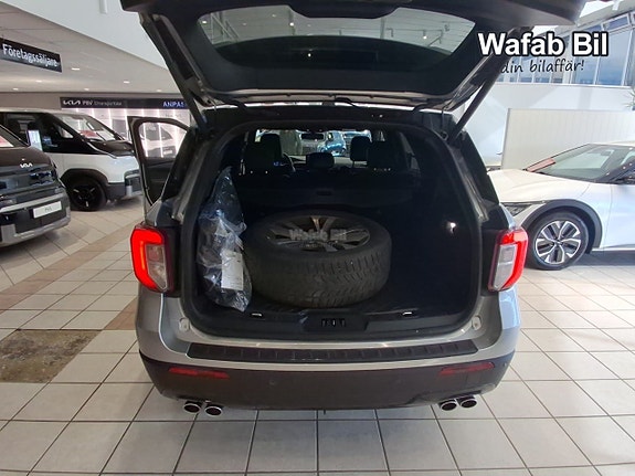 Ford Explorer 14 of 14