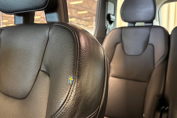Volvo XC90 15 of 28