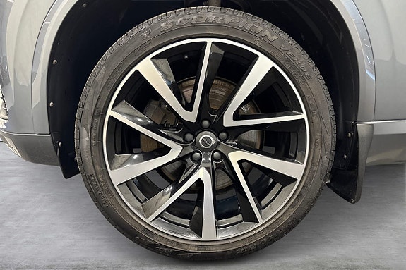 Volvo XC90 14 of 28