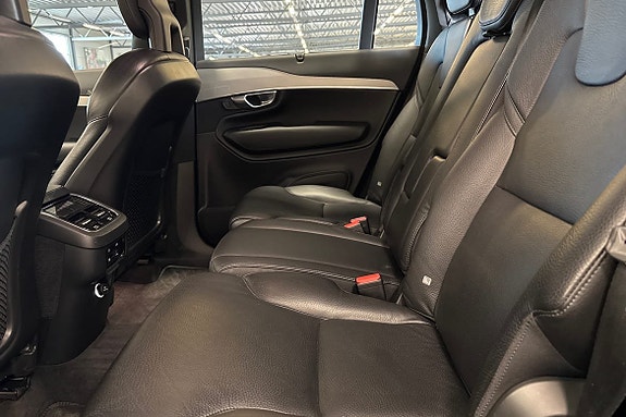 Volvo XC90 12 of 28