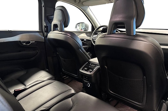 Volvo XC90 11 of 28
