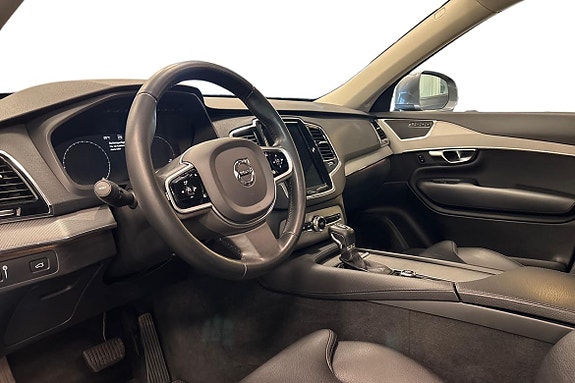 Volvo XC90 8 of 28
