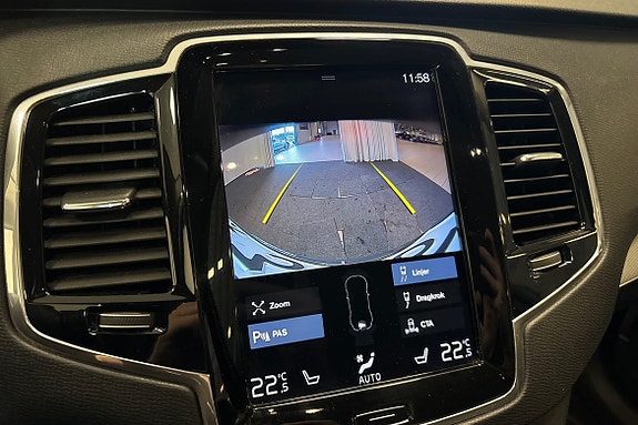 Volvo XC90 18 of 28