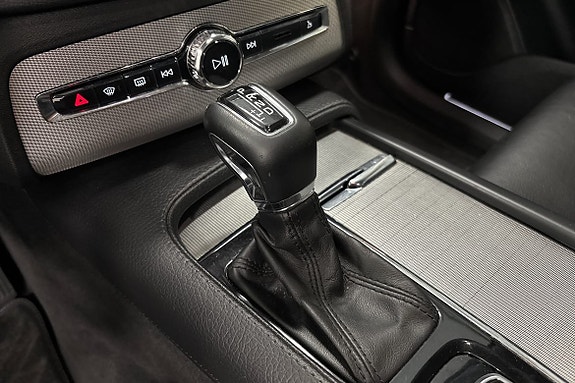 Volvo XC90 16 of 28