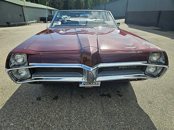 Pontiac Catalina 2 of 19