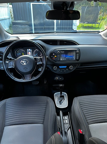 Toyota Yaris 4 of 5