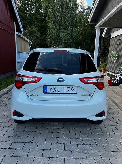 Toyota Yaris 3 of 5