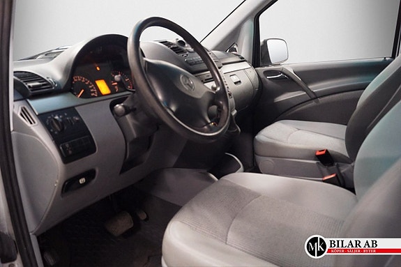 Mercedes-Benz Viano 7 of 12