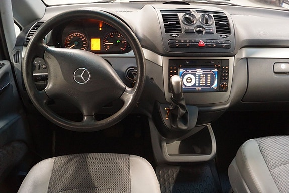 Mercedes-Benz Viano 8 of 12