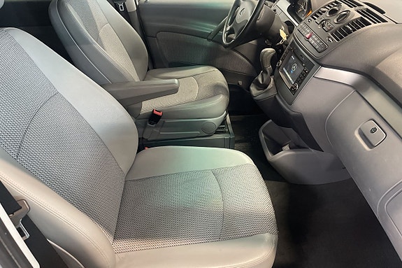 Mercedes-Benz Viano 9 of 12