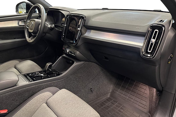 Volvo XC40 10 of 20