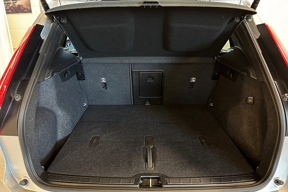Volvo XC40 13 of 20