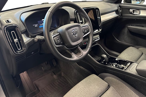 Volvo XC40 8 of 20
