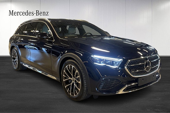 Mercedes-Benz E300 de 2 of 17