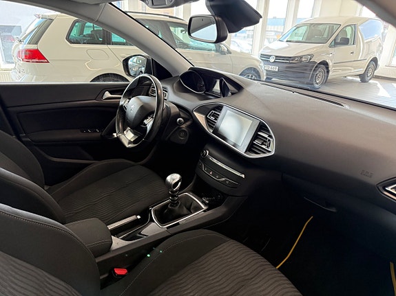 Peugeot 308 12 of 30
