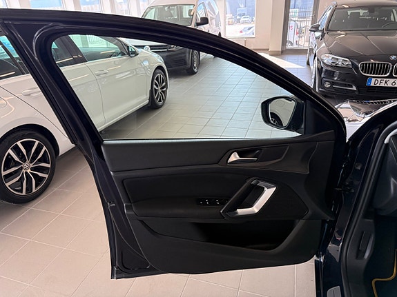 Peugeot 308 19 of 30