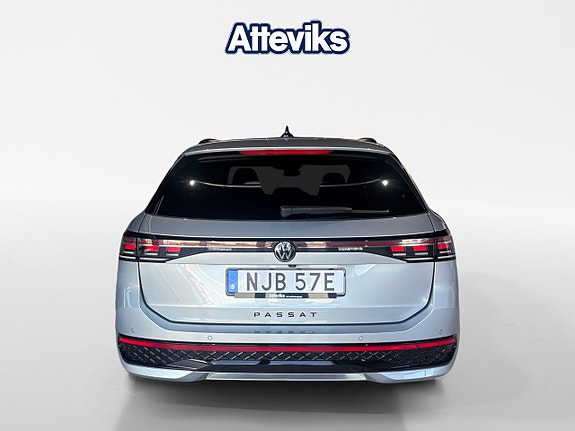 Volkswagen Passat 4 of 14