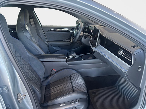 Volkswagen Passat 11 of 14