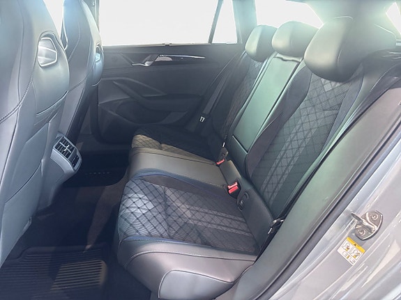 Volkswagen Passat 14 of 14