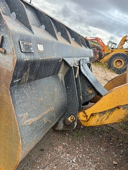 CAT 972 M 7 of 11