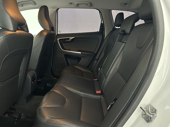 Volvo XC60 11 of 19