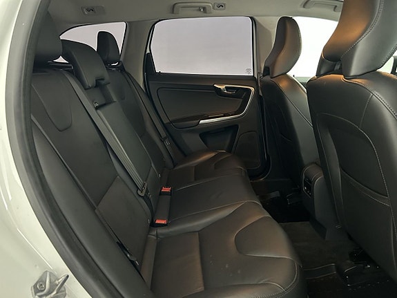 Volvo XC60 13 of 19