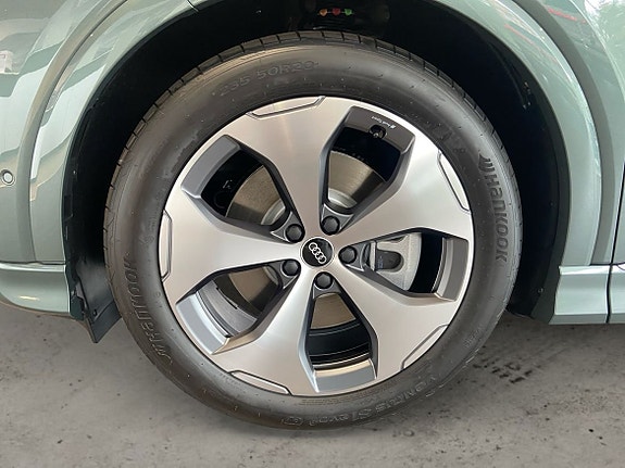 Audi Q4 e-tron 6 of 17