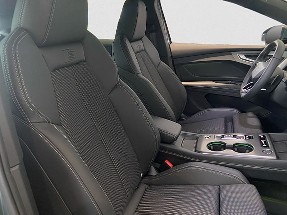 Audi Q4 e-tron 13 of 17