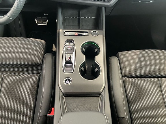 Audi Q4 e-tron 11 of 17