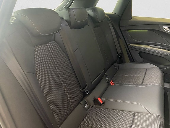 Audi Q4 e-tron 14 of 17