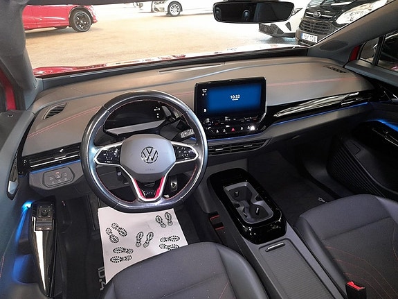 Volkswagen ID.4 GTX 7 of 8